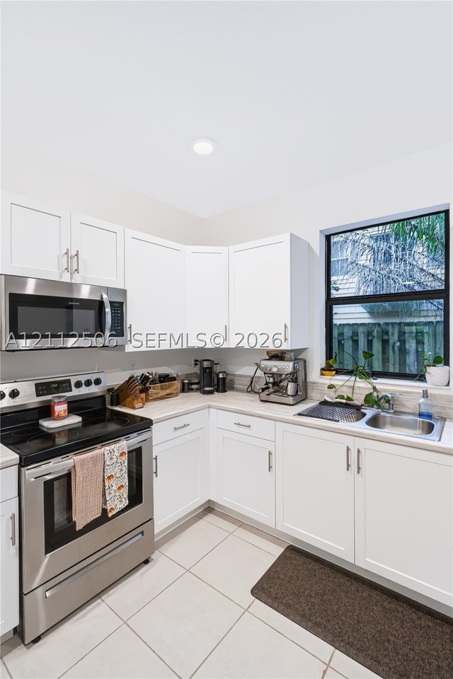 538 Sw 19th Ter - Photo 4 of 29