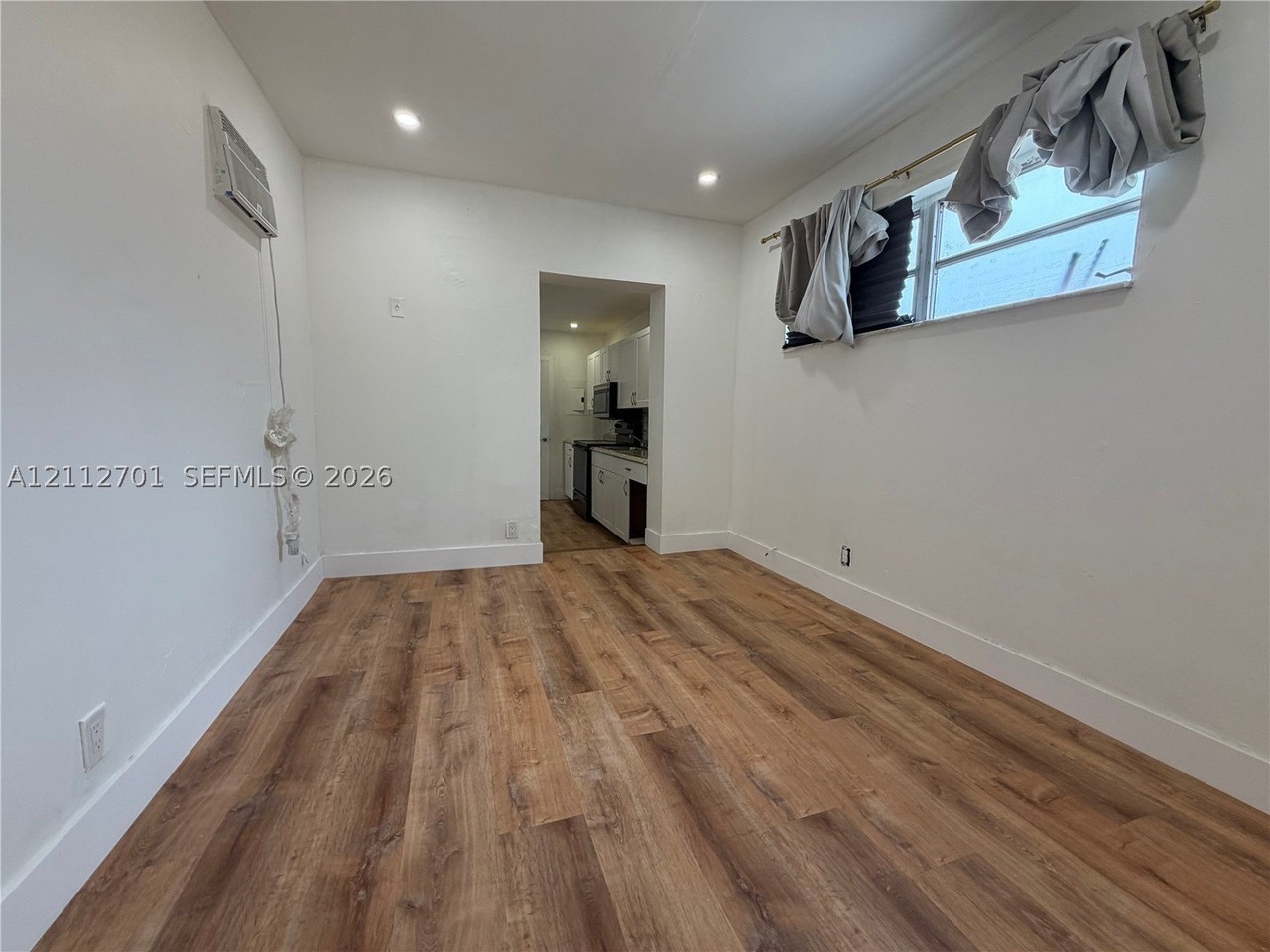 220 N 66th Ave #B - Photo 5 of 7