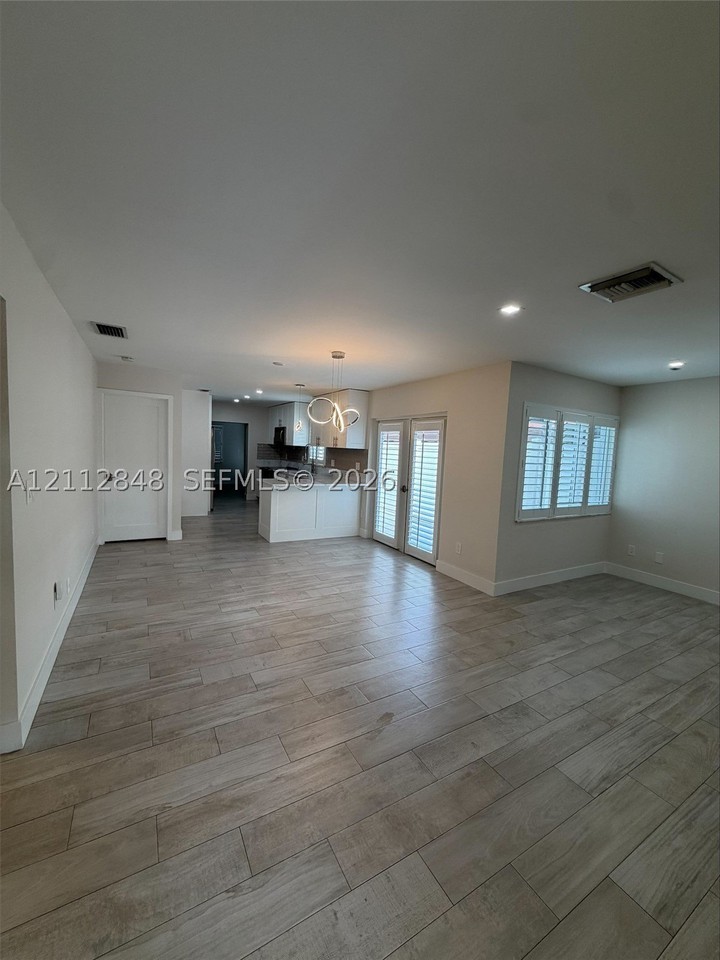 10541 Sw 22nd Ln - Photo 2 of 19