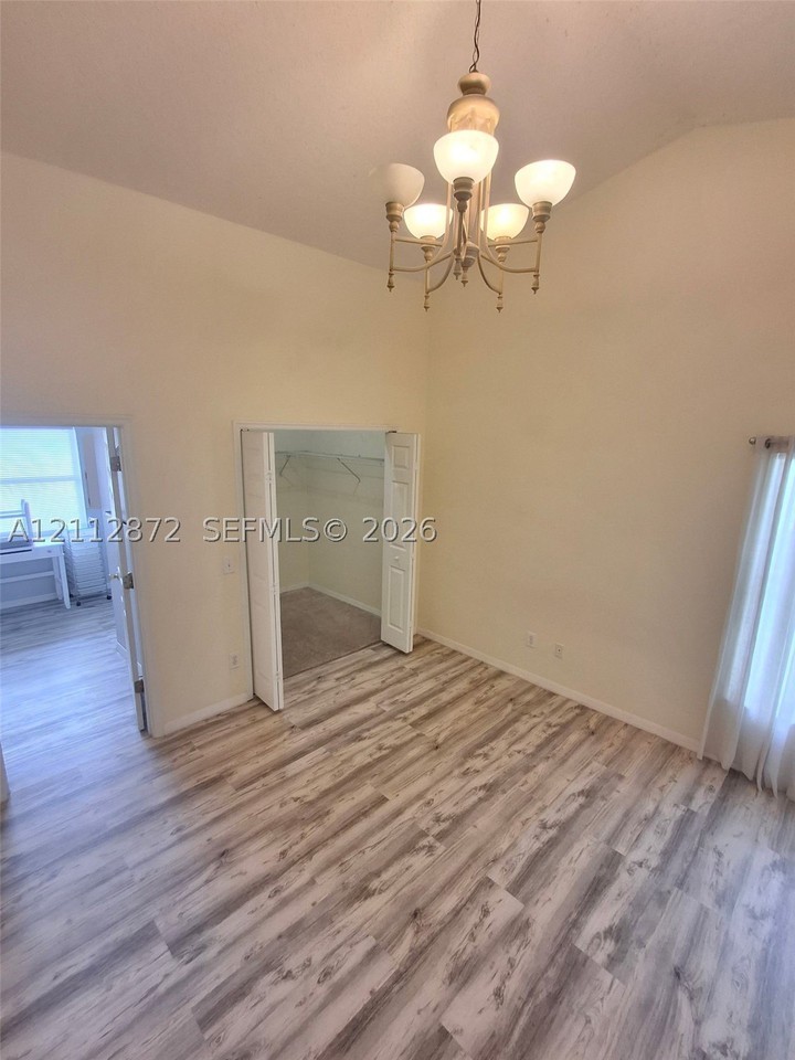 802 Pine Cone Dr - Photo 4 of 30