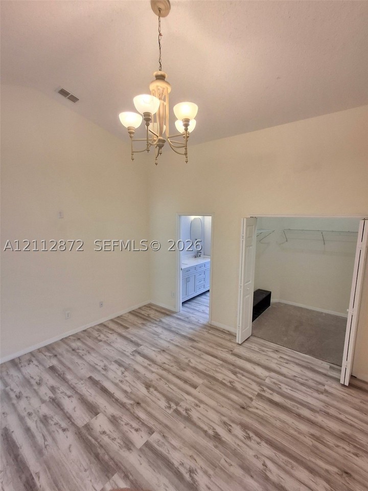 802 Pine Cone Dr - Photo 5 of 30
