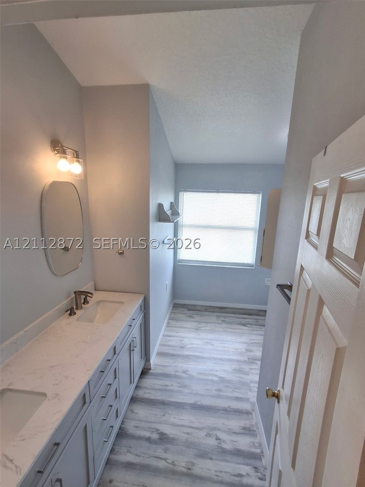 802 Pine Cone Dr - Photo 6 of 30