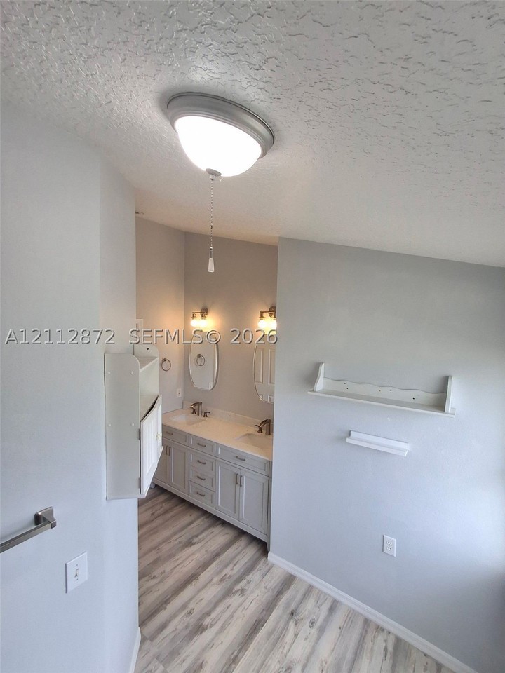 802 Pine Cone Dr - Photo 7 of 30