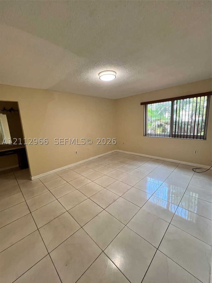 8605 Nw 193rd Ter - Photo 4 of 11