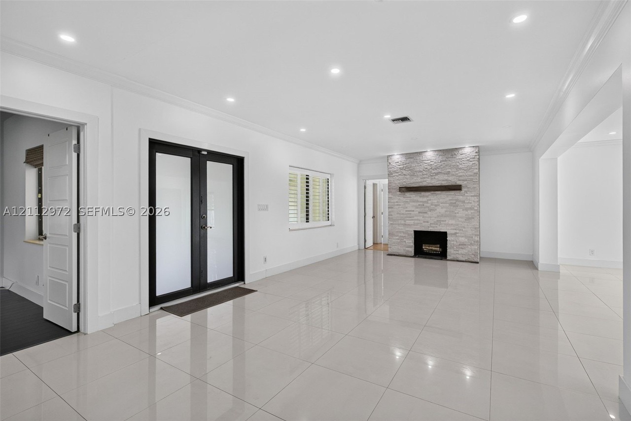 549 Ne 12th Ave #0 - Photo 6 of 38