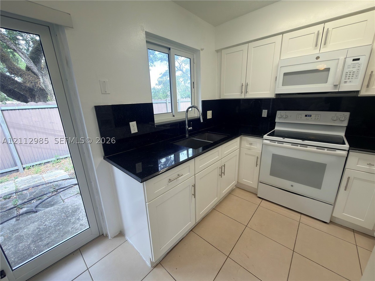 4830 Sw 27th Ave #1 - Photo 4 of 29