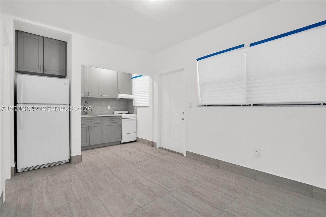 13390 Ne 6th Ave #6 - Photo 2 of 7
