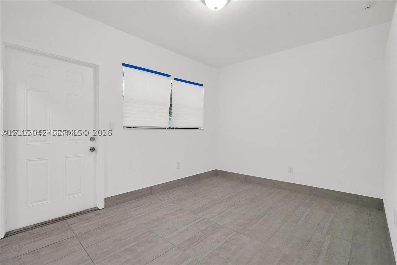 13390 Ne 6th Ave #6 - Photo 3 of 7
