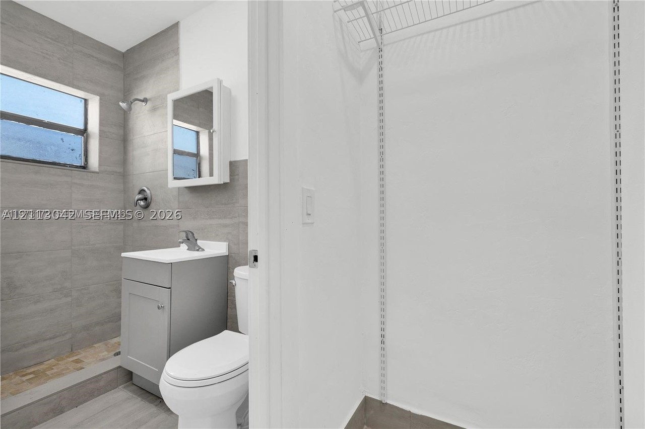 13390 Ne 6th Ave #6 - Photo 4 of 7