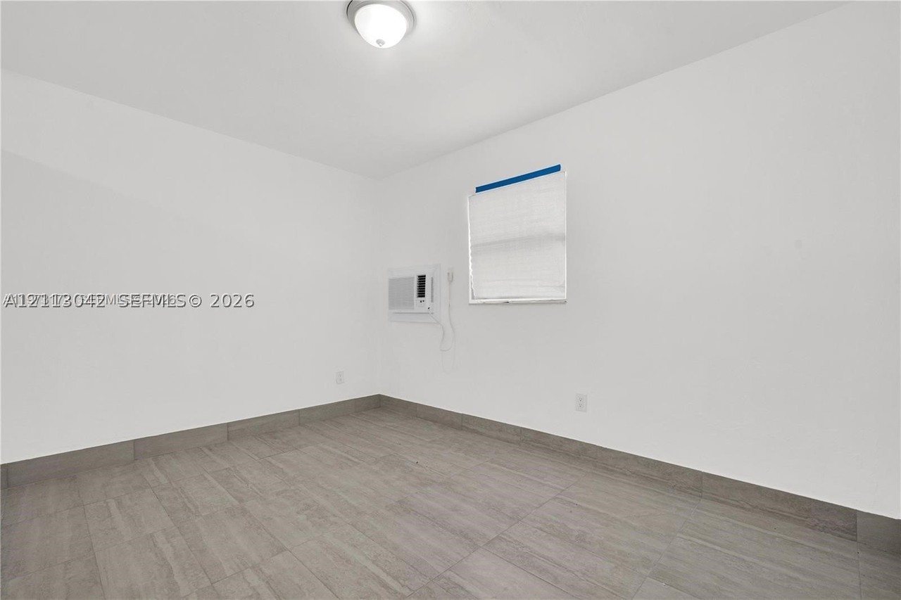 13390 Ne 6th Ave #6 - Photo 6 of 7