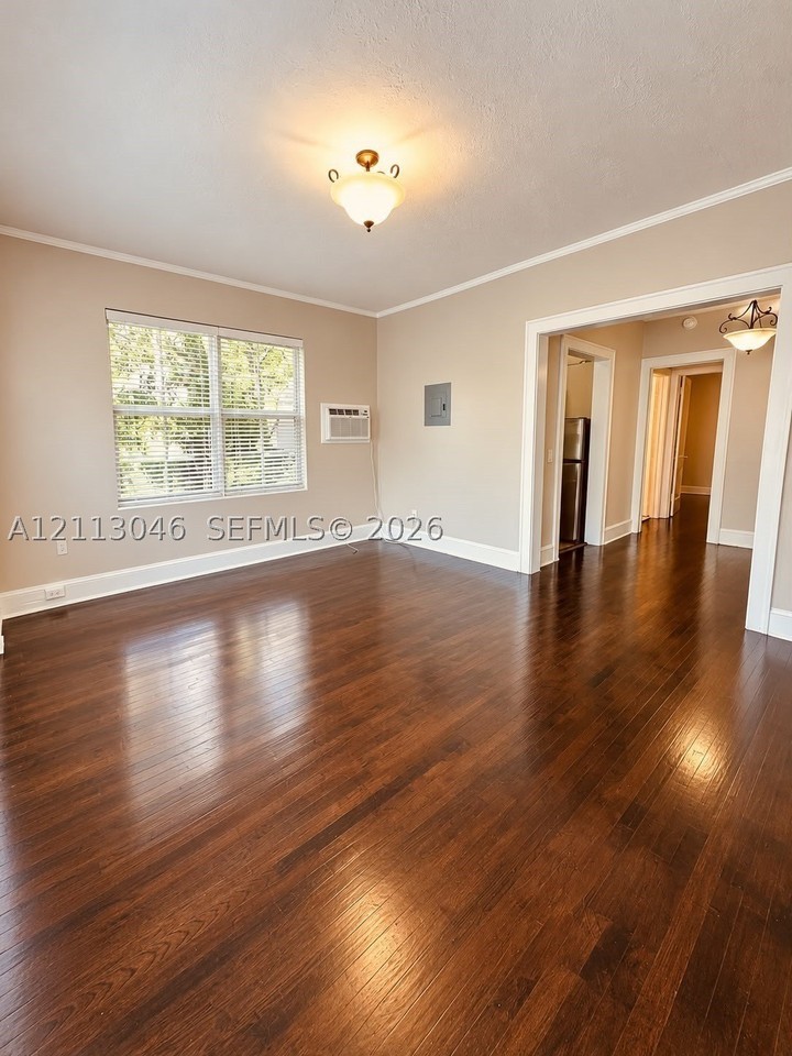 344 Mendoza Ave #1 - Photo 2 of 5