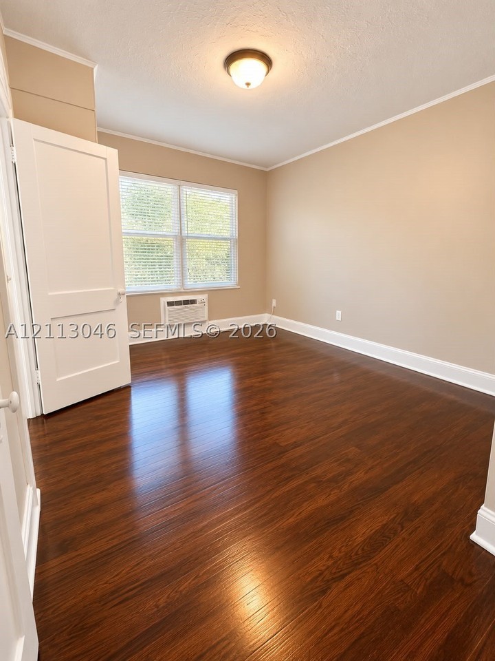 344 Mendoza Ave #1 - Photo 4 of 5