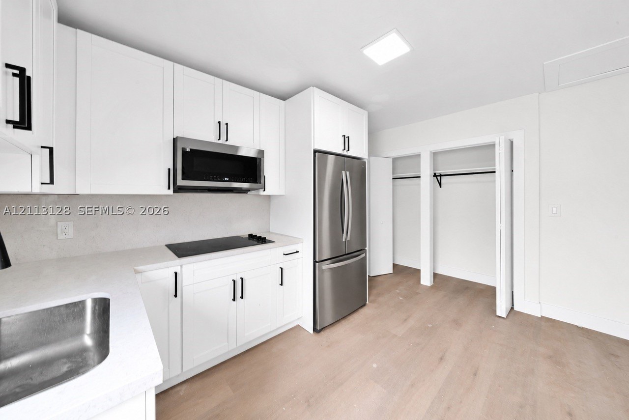 7300 Sw 12th St #B - Photo 2 of 8