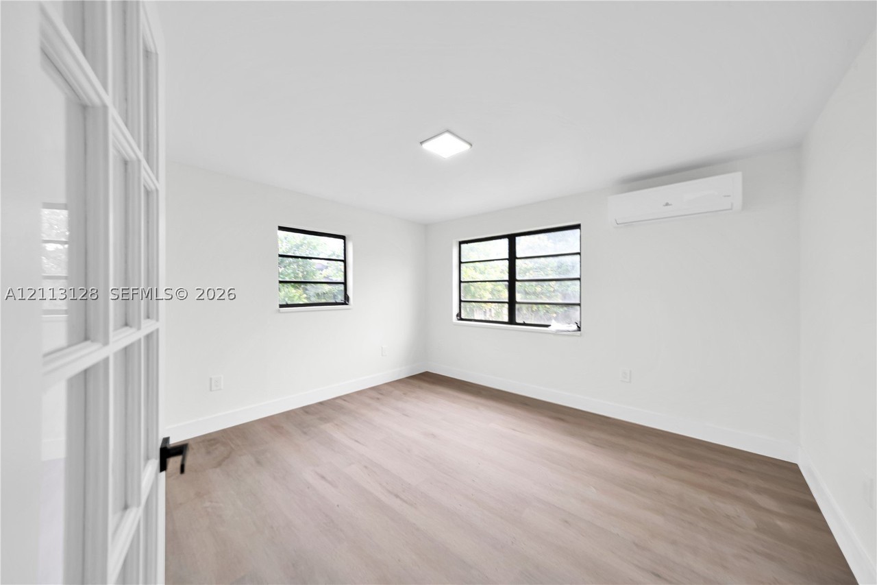7300 Sw 12th St #B - Photo 3 of 8