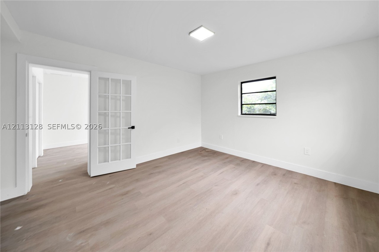 7300 Sw 12th St #B - Photo 4 of 8