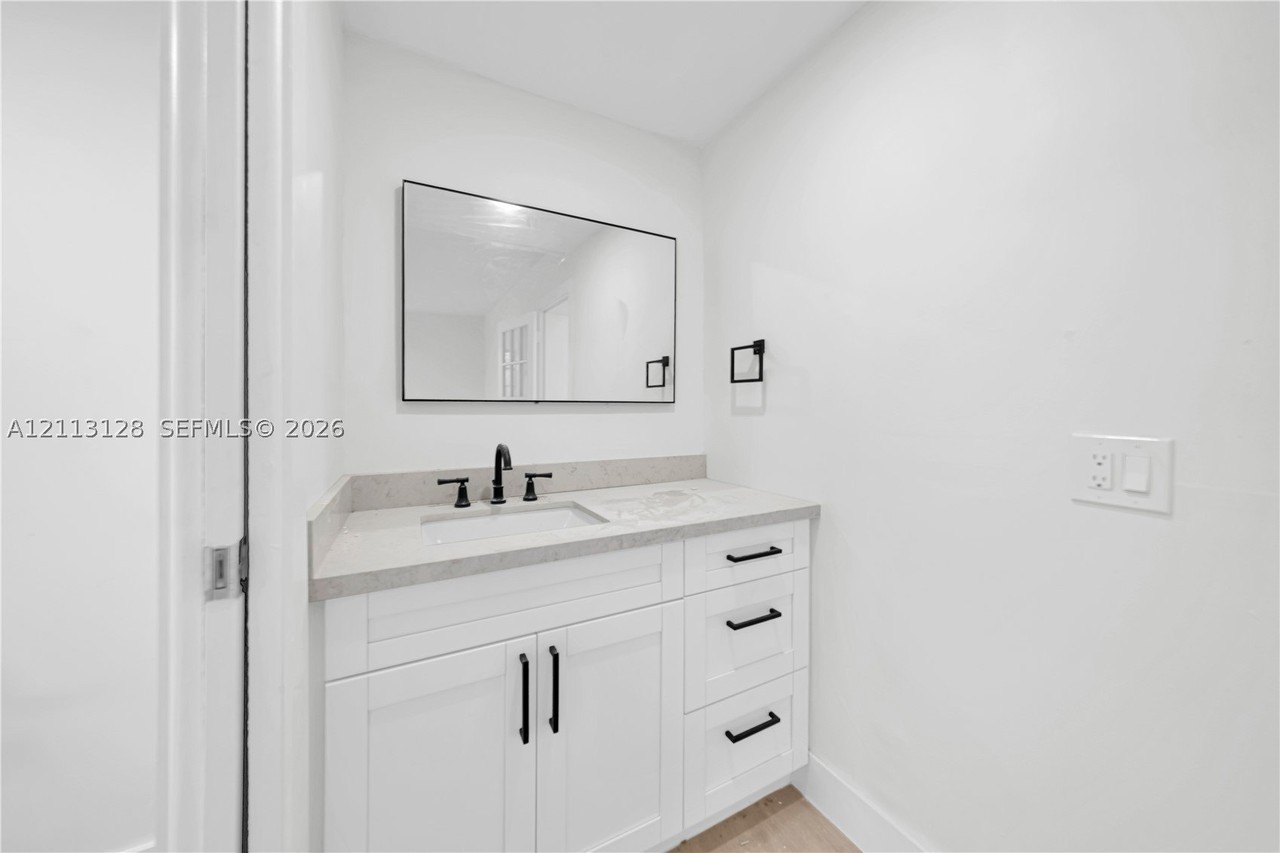 7300 Sw 12th St #B - Photo 6 of 8