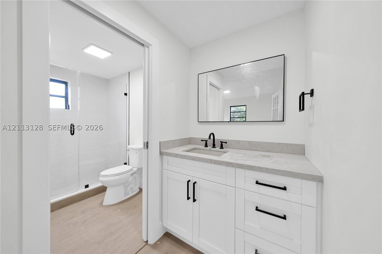 7300 Sw 12th St #B - Photo 7 of 8