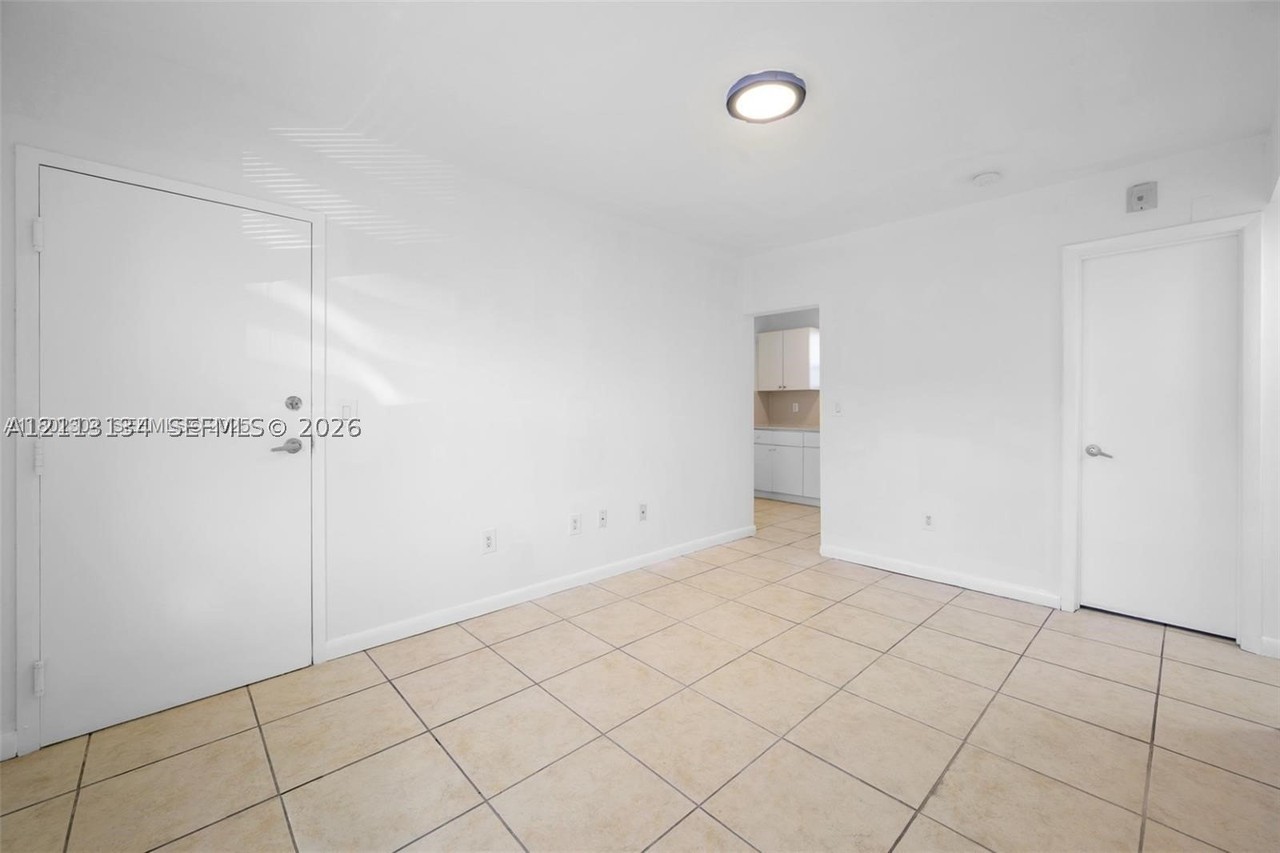 573 Ne 82nd St #6 - Photo 3 of 8