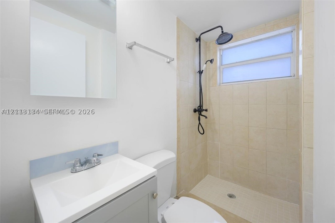 573 Ne 82nd St #6 - Photo 5 of 8