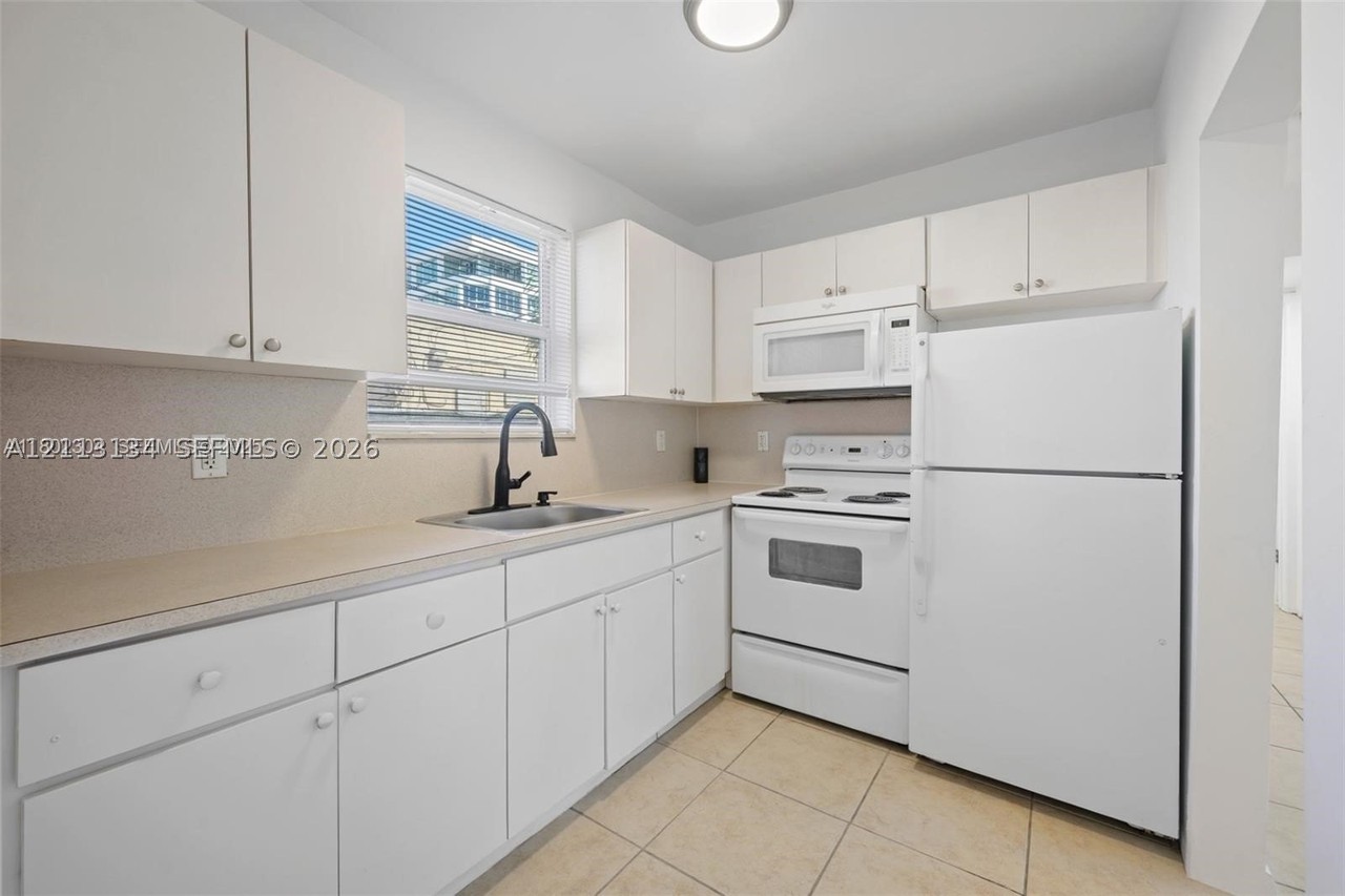 573 Ne 82nd St #6 - Photo 6 of 8