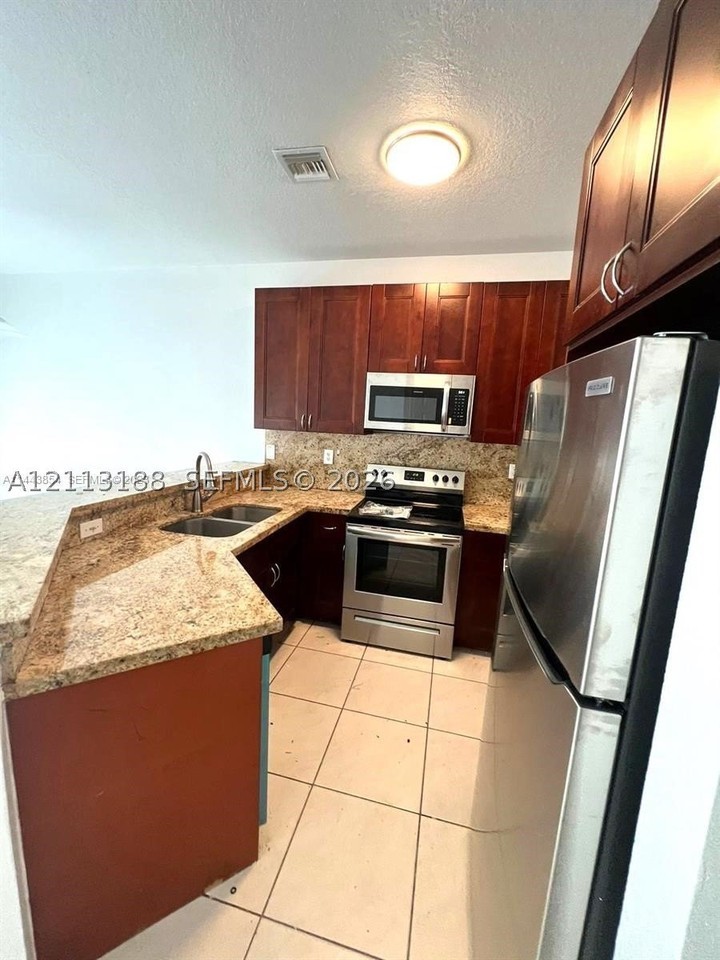 8706 Nw 38th Dr #2 - Photo 6 of 24
