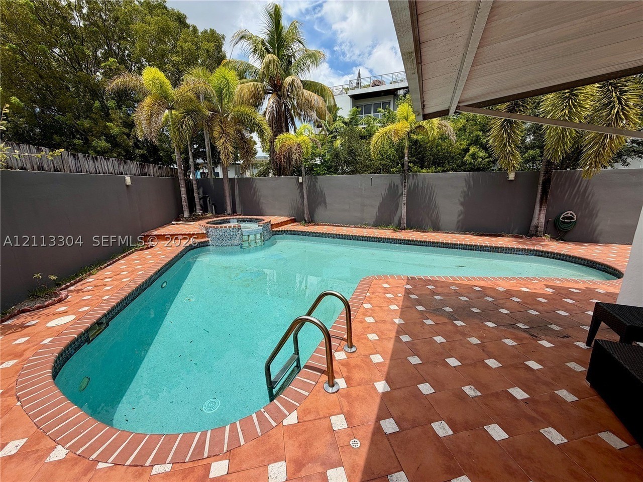1810 Sw 5th Ave - Photo 4 of 33