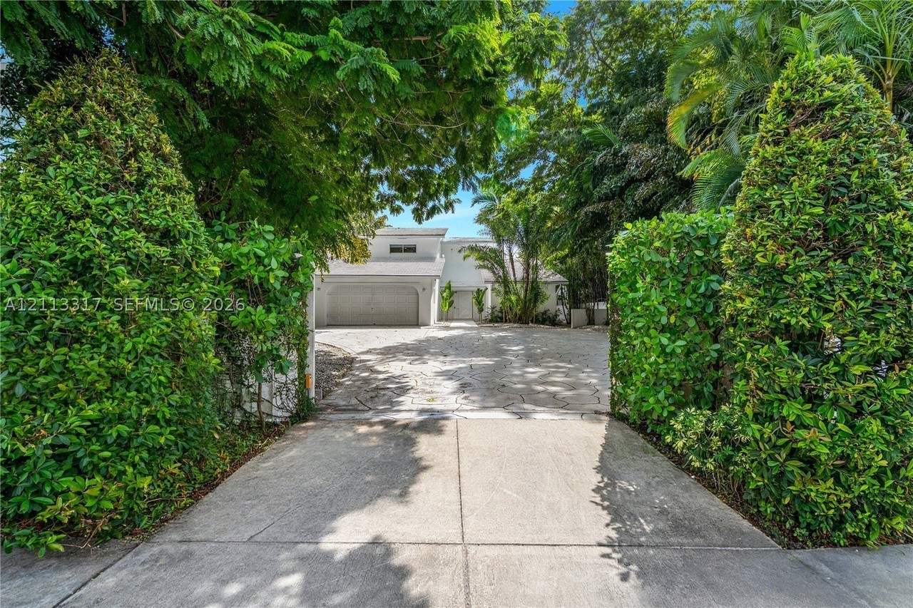 1372 S Venetian Way - Photo 3 of 20