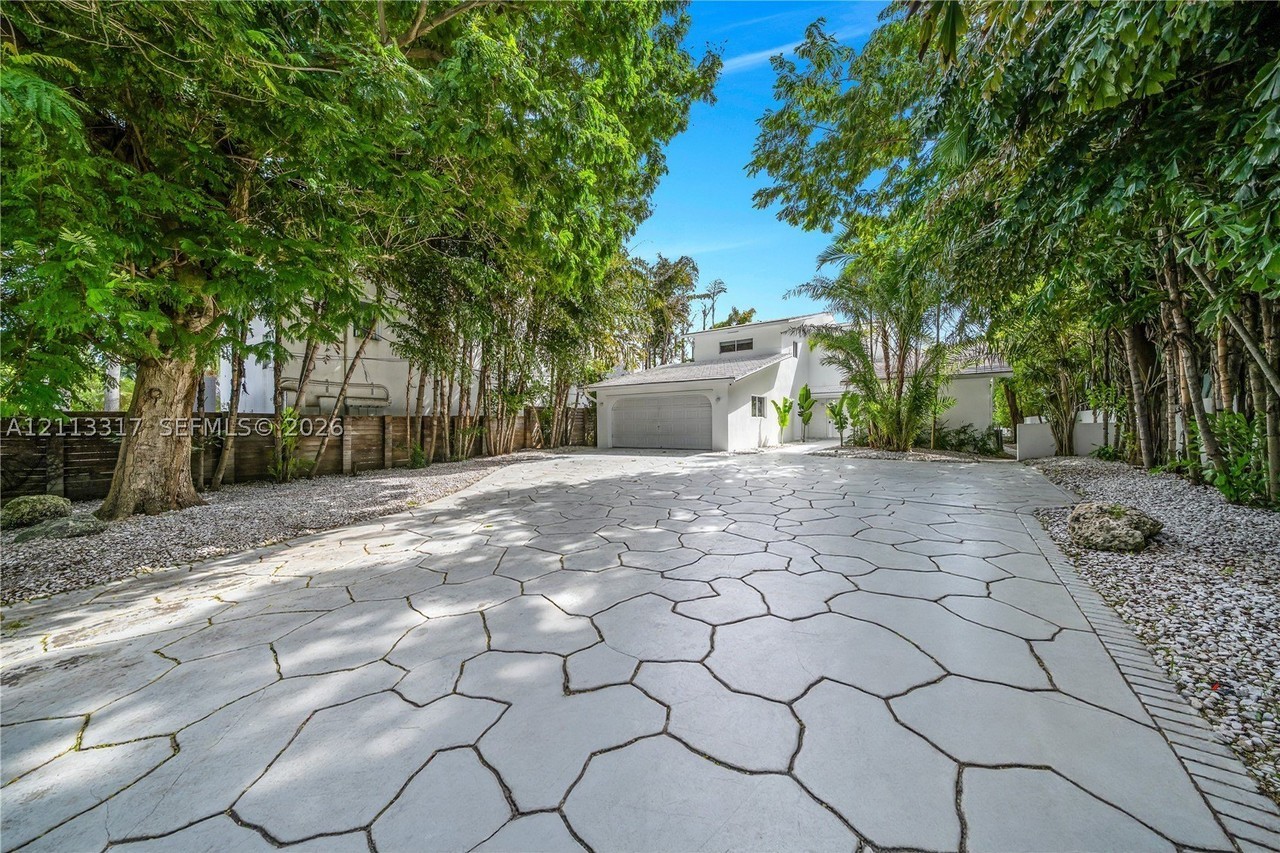 1372 S Venetian Way - Photo 4 of 20