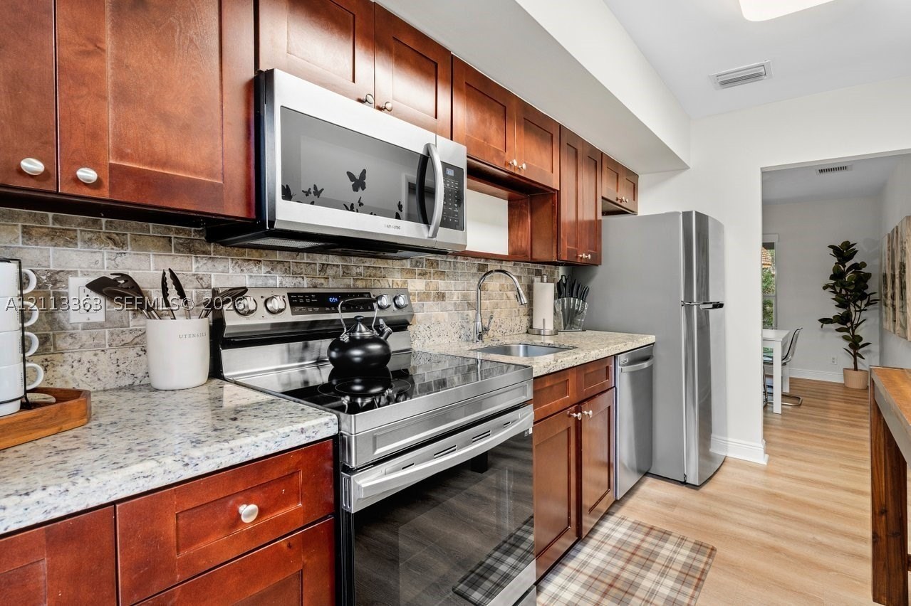 617 Ne 9th Ave #72 - Photo 5 of 9