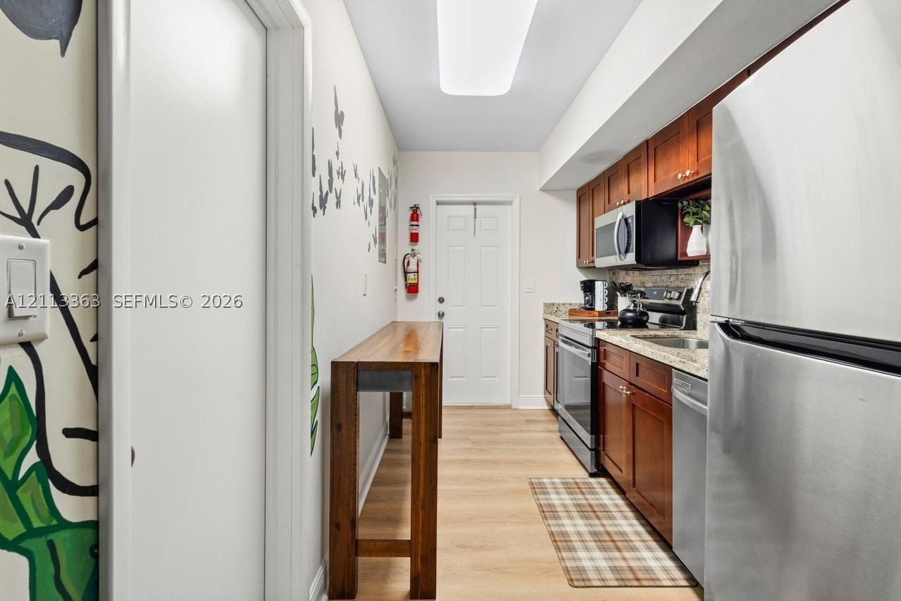617 Ne 9th Ave #72 - Photo 6 of 9