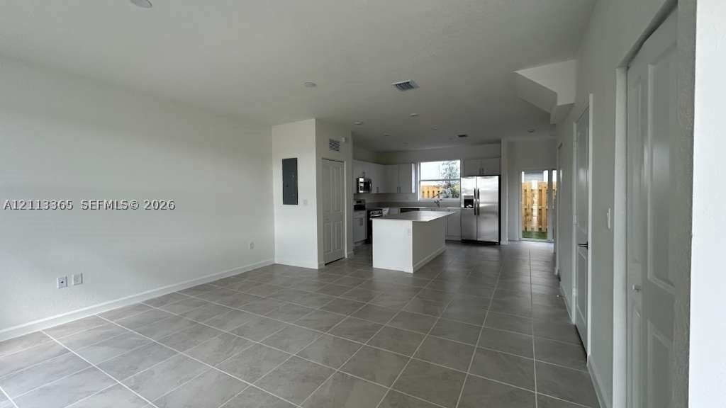 1126 Se 2nd Ter - Photo 3 of 18