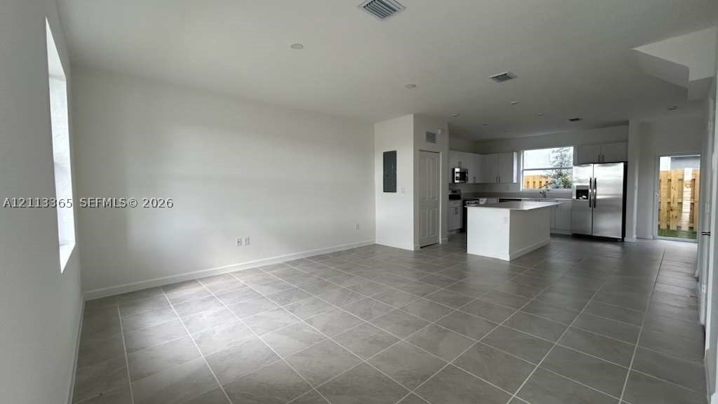 1126 Se 2nd Ter - Photo 4 of 18