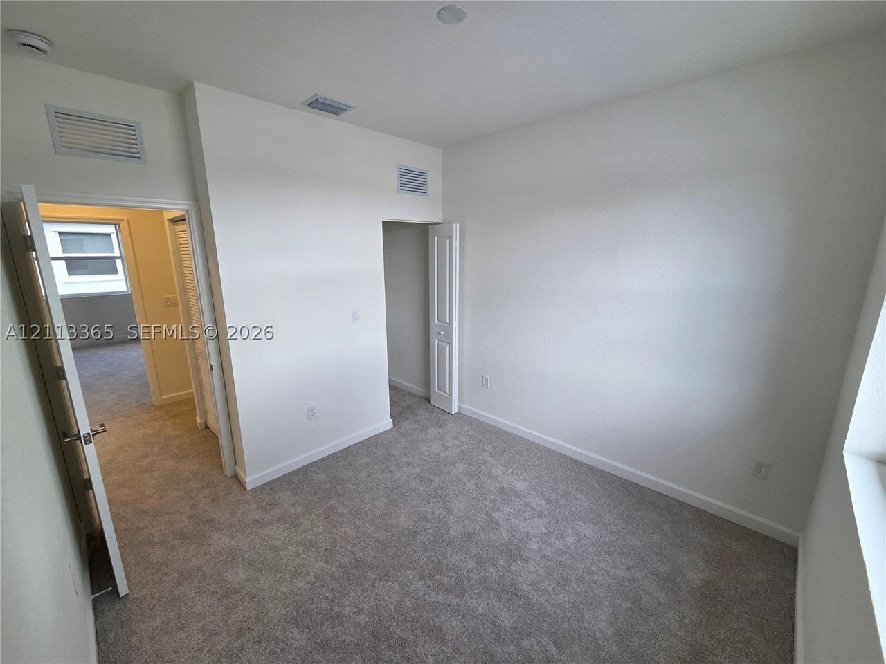 1126 Se 2nd Ter - Photo 7 of 18