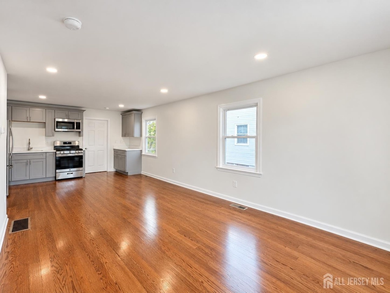 173 Jackson Ave - Photo 2 of 11