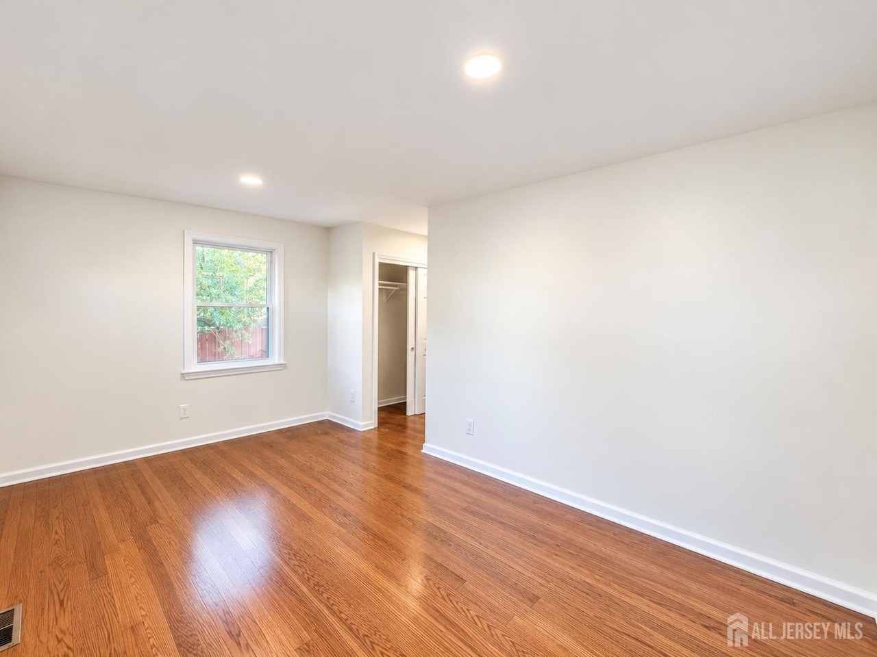 173 Jackson Ave - Photo 3 of 11