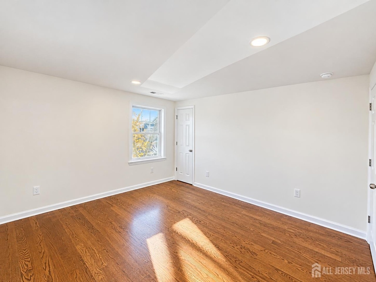 173 Jackson Ave - Photo 5 of 11