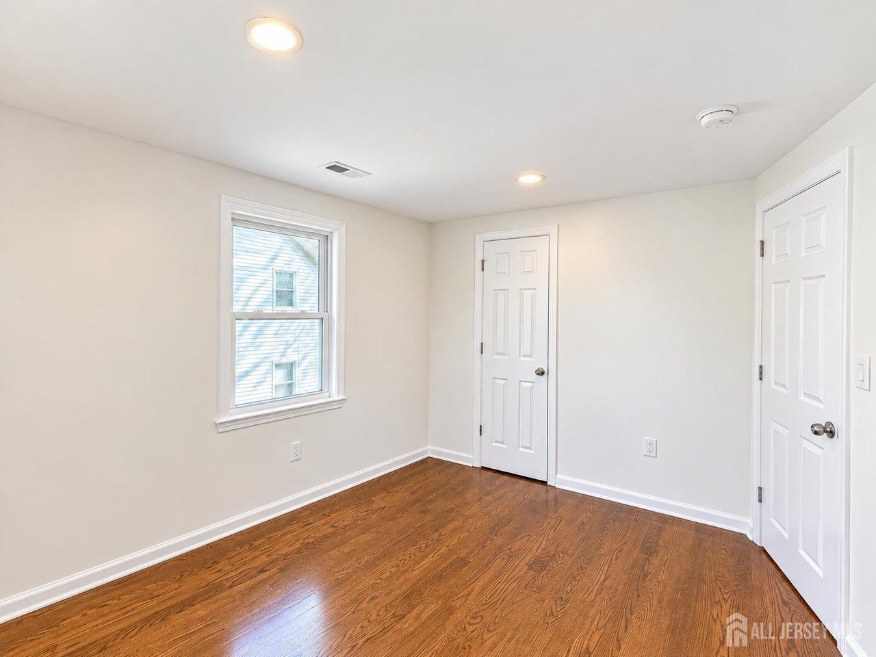 173 Jackson Ave - Photo 6 of 11