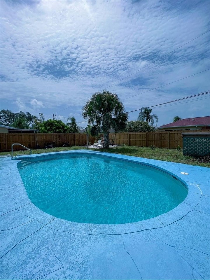 219 Coral Rd - Photo 3 of 12
