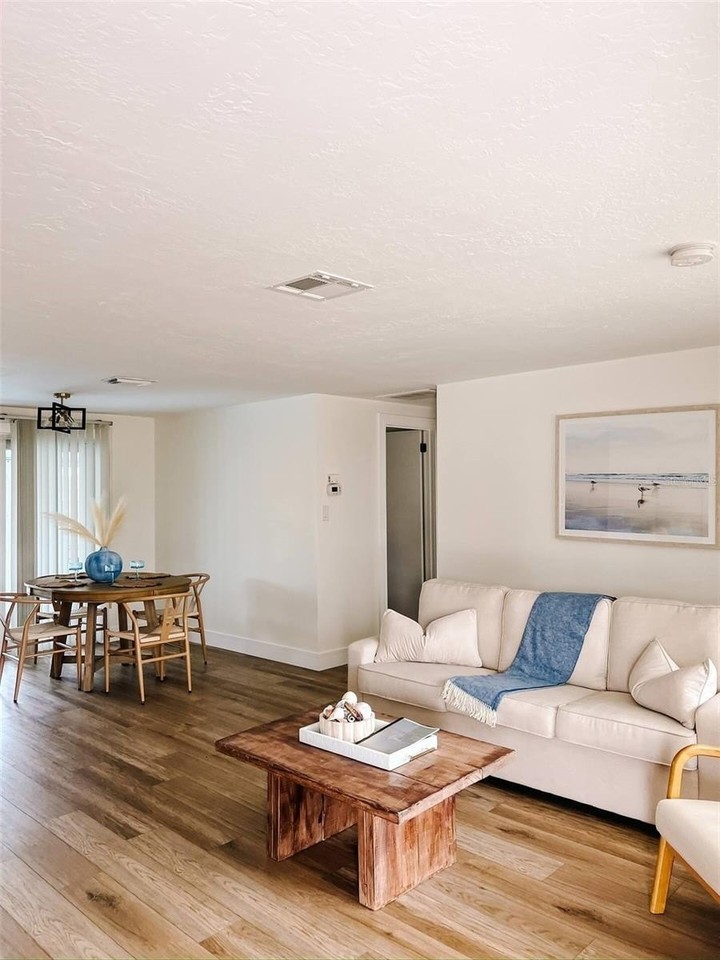 219 Coral Rd - Photo 4 of 12