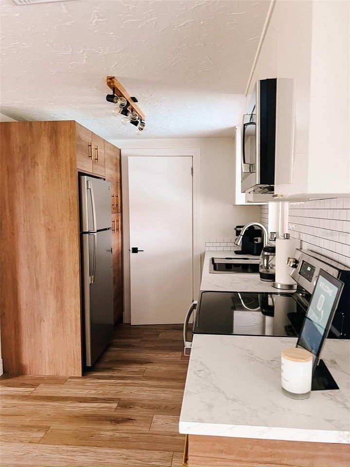 219 Coral Rd - Photo 7 of 12