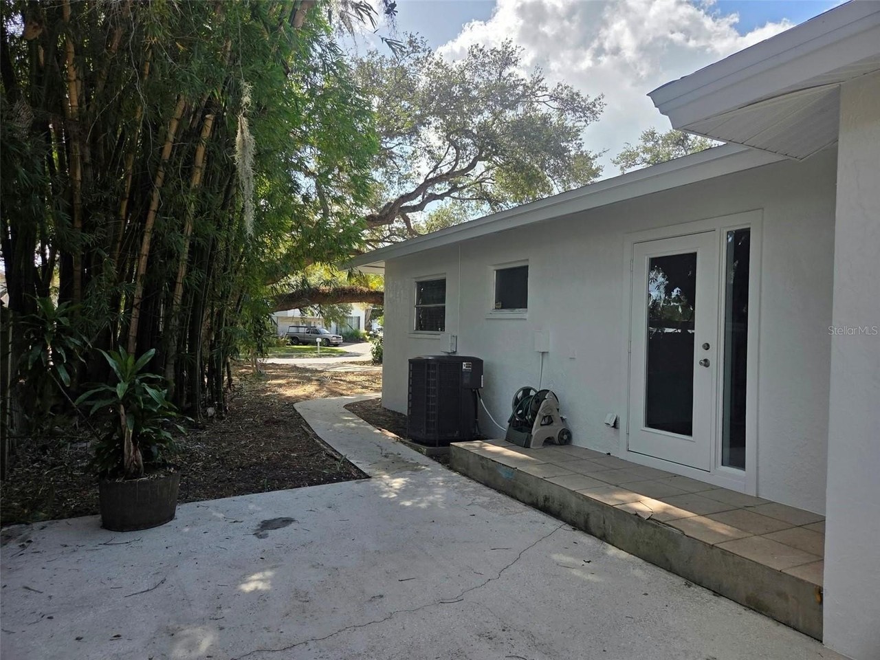 3101 Irving St - Photo 5 of 20