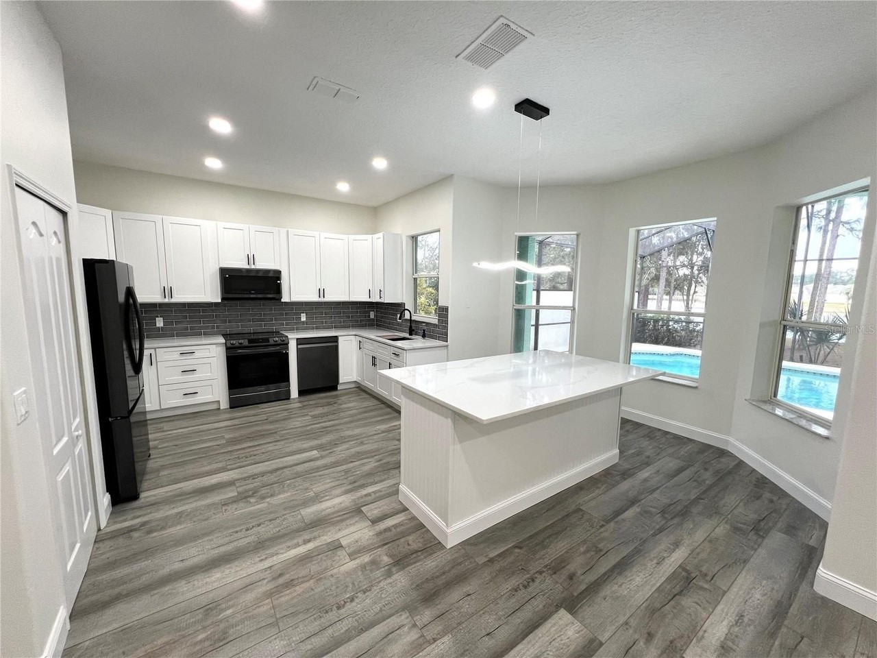 215 Randon Ter - Photo 2 of 29