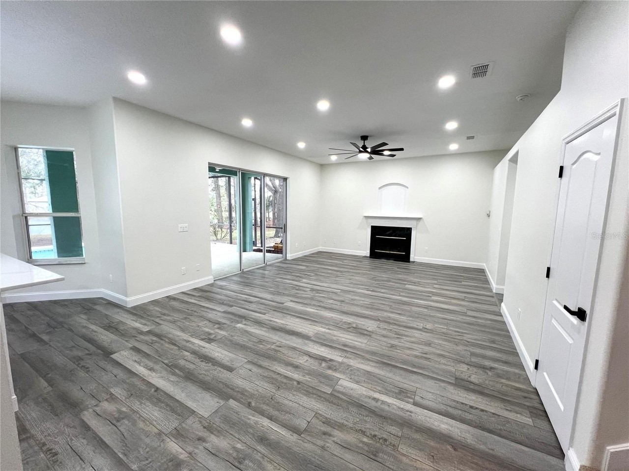 215 Randon Ter - Photo 4 of 29