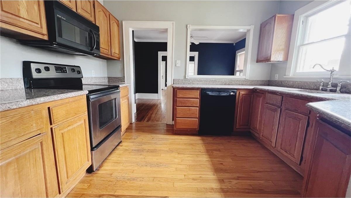 209 N Mills Ave - Photo 4 of 5