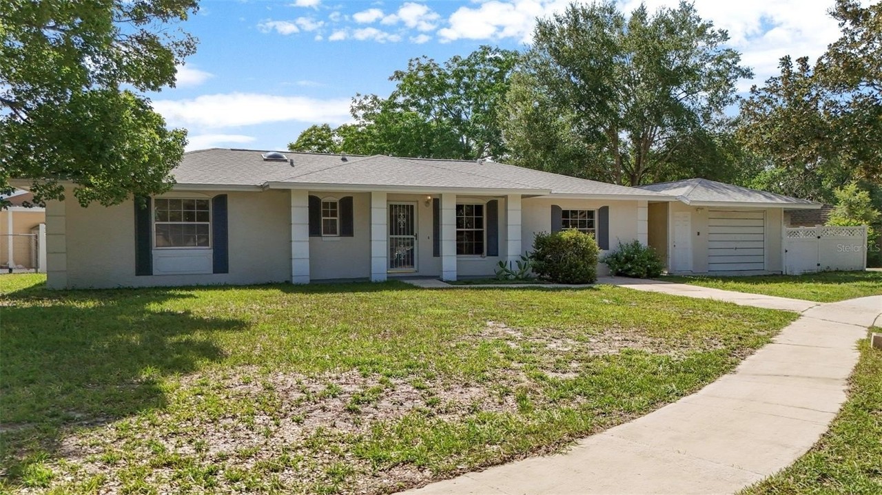 142 Bayberry Ct - Photo 2 of 25