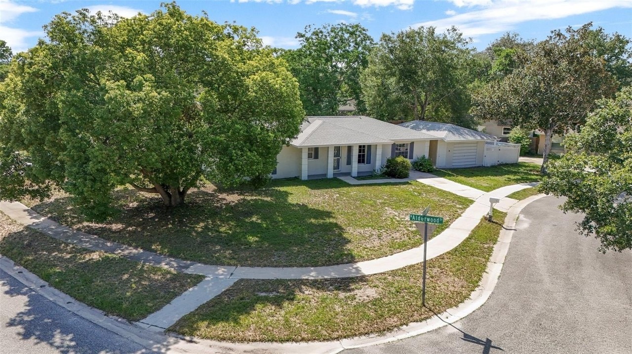 142 Bayberry Ct - Photo 3 of 25