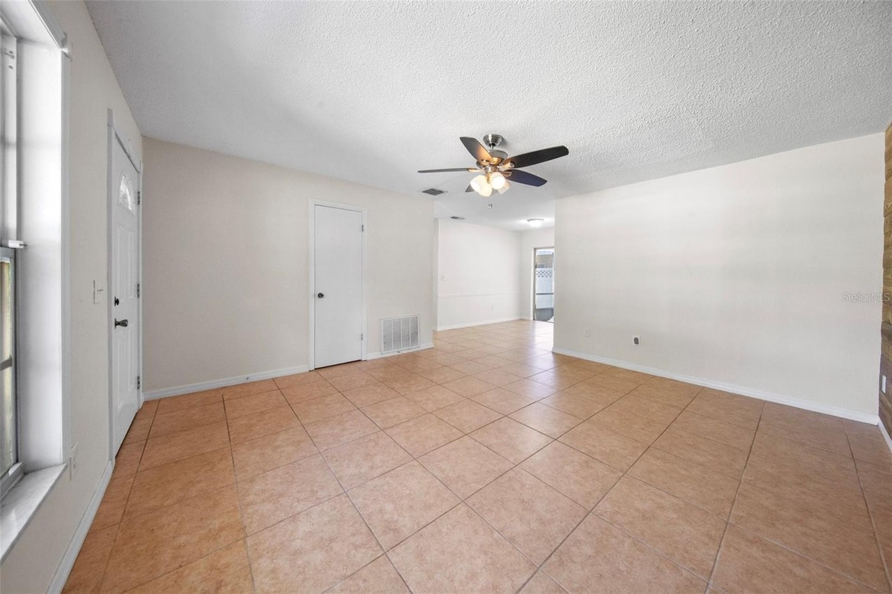 142 Bayberry Ct - Photo 6 of 25