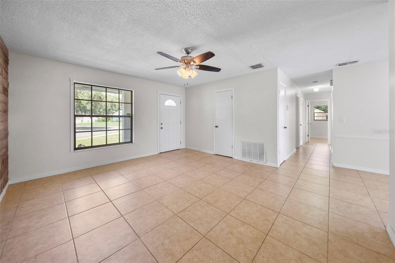 142 Bayberry Ct - Photo 7 of 25