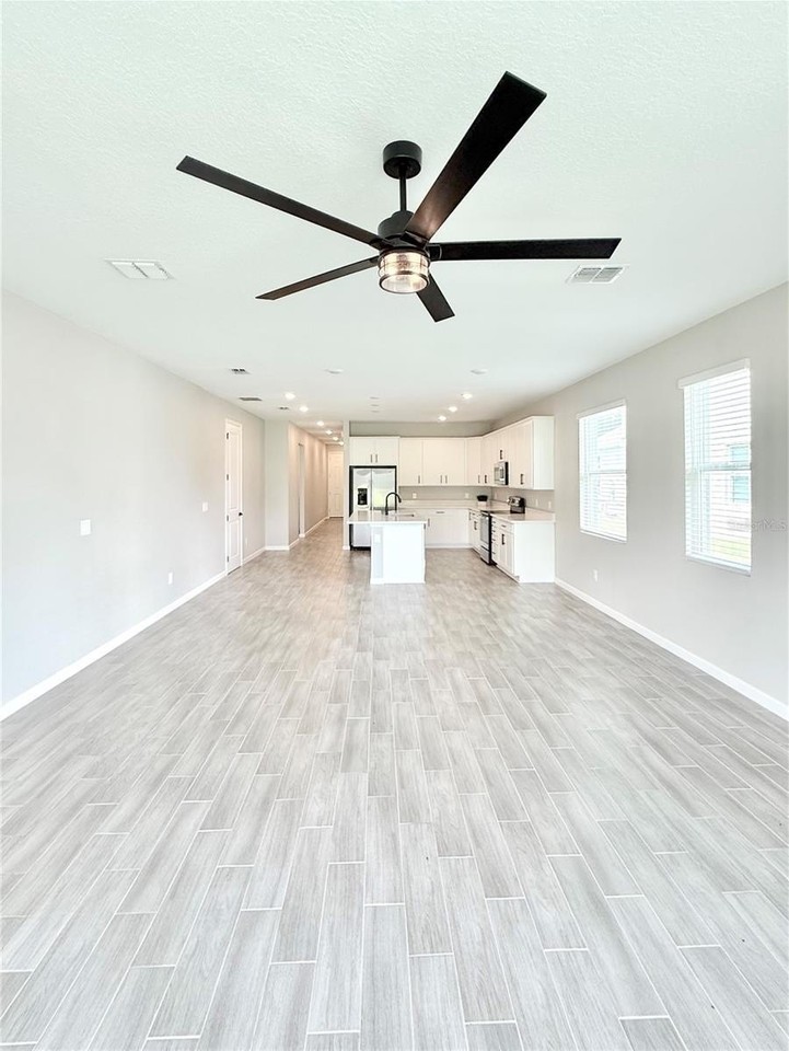 10157 Spring Lake Dr - Photo 3 of 43