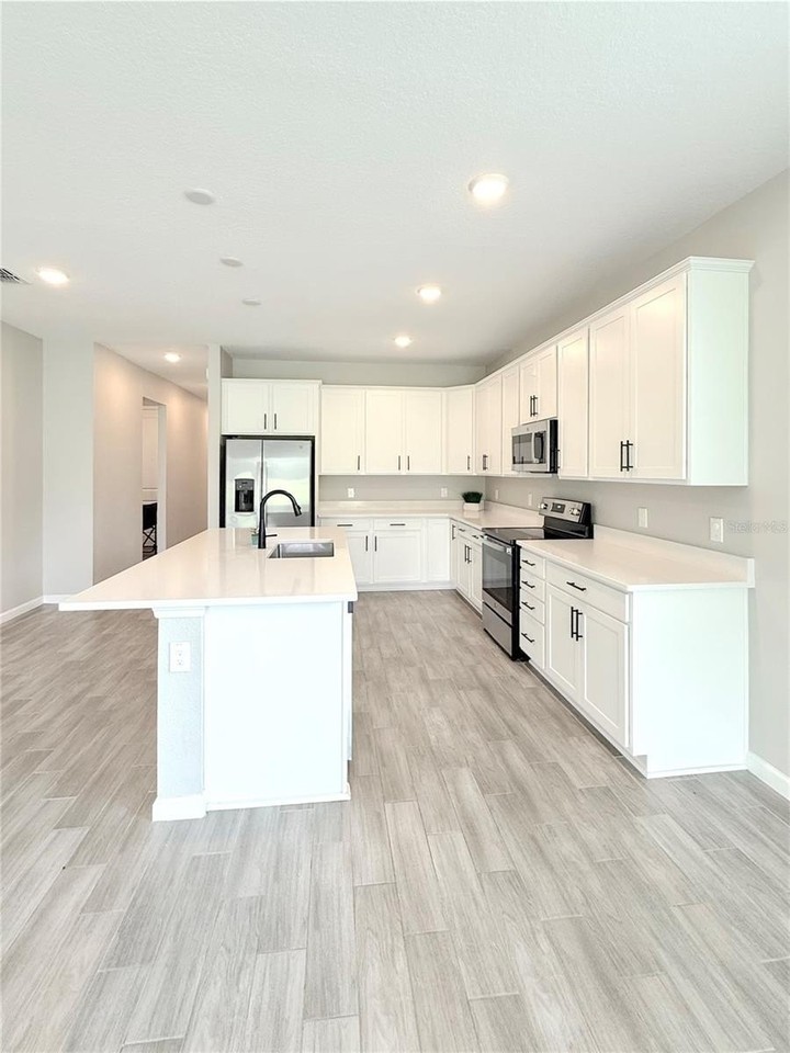10157 Spring Lake Dr - Photo 4 of 43